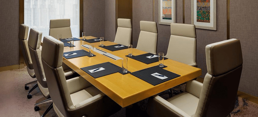 쉐라톤 마카 자발 알 카바 호텔 메카 외부 사진 A boardroom table